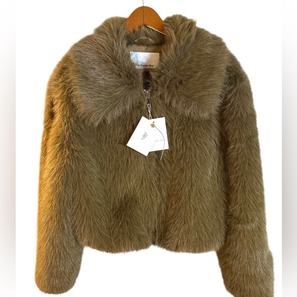 THE FRANKIE SHOP NWT
Camel Hope Faux-Fur Jacket
Size S - Picture 5 of 9